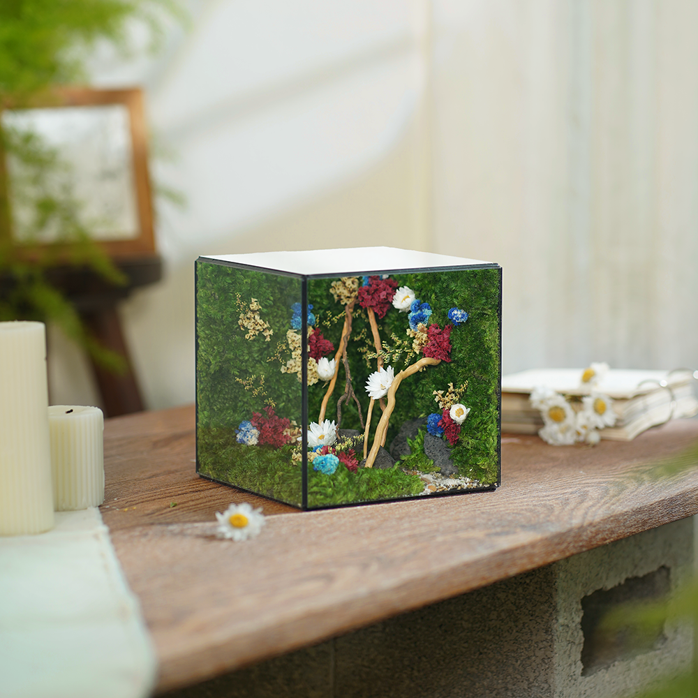 Skybound Cubic 15x15: An Elegant Moss Garden – A Unique and Stylish Thanksgiving Gift for Business Partners